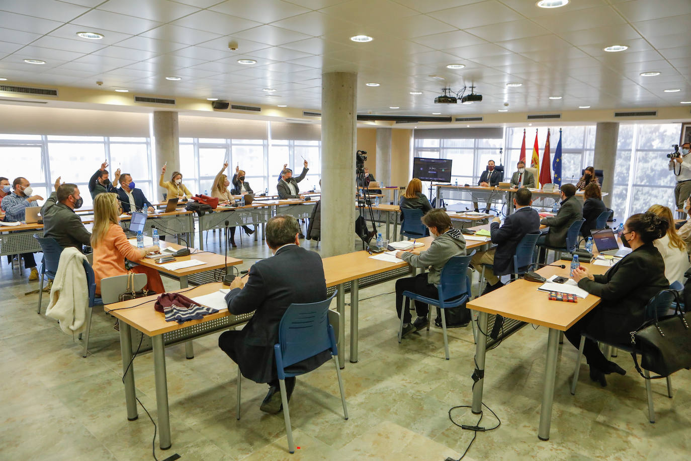 Fotos: El Pleno de Lorca aprueba la moción que afecta a la distancia de las granjas porcinas