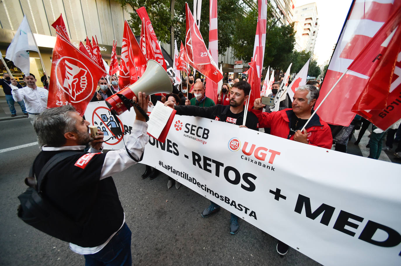 Fotos: Los trabajadores de CaixaBank se lanzan a la calle