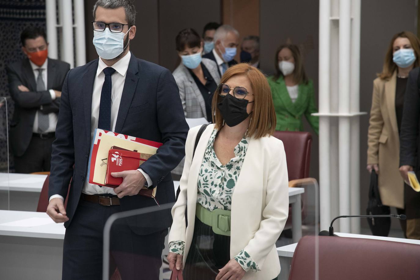 Fotos: Pleno de la Asamblea Regional: Comunidad y bancos estudiarán medidas para mejorar eltrato a los mayores