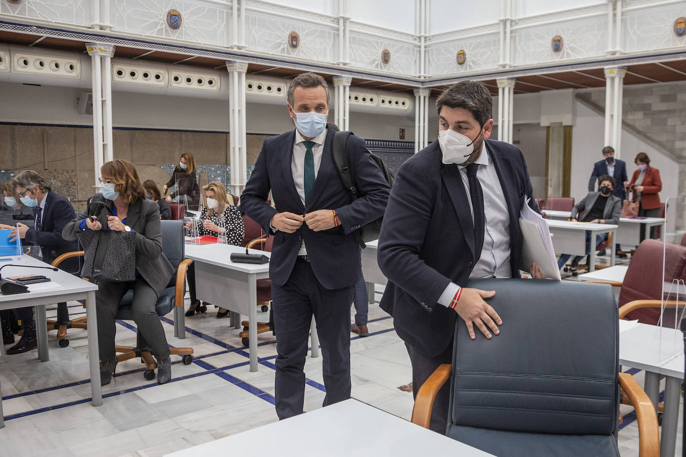 Fotos: Pleno de la Asamblea Regional: Comunidad y bancos estudiarán medidas para mejorar eltrato a los mayores