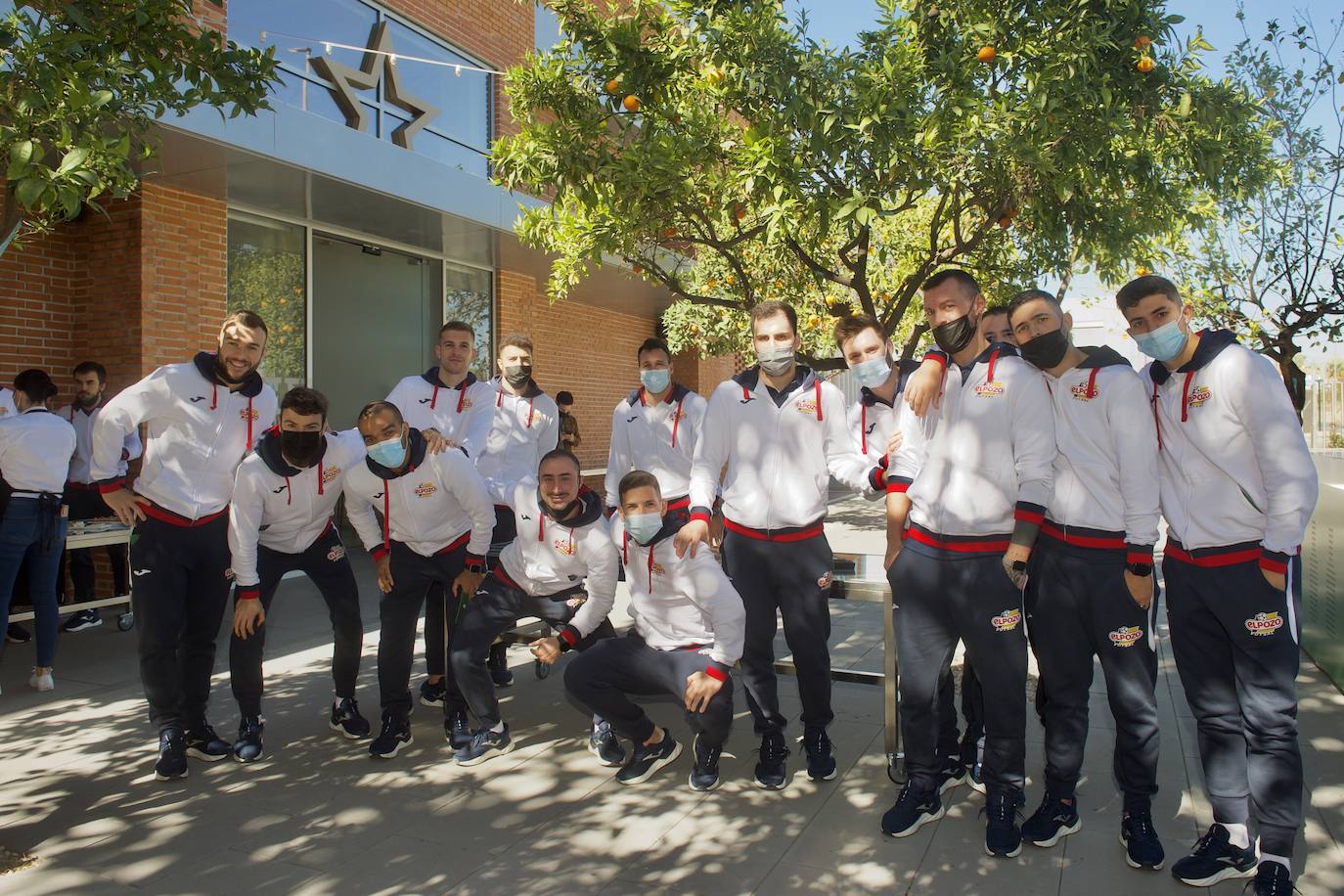 Fotos: ElPozo visita las instalaciones de Estrella de Levante