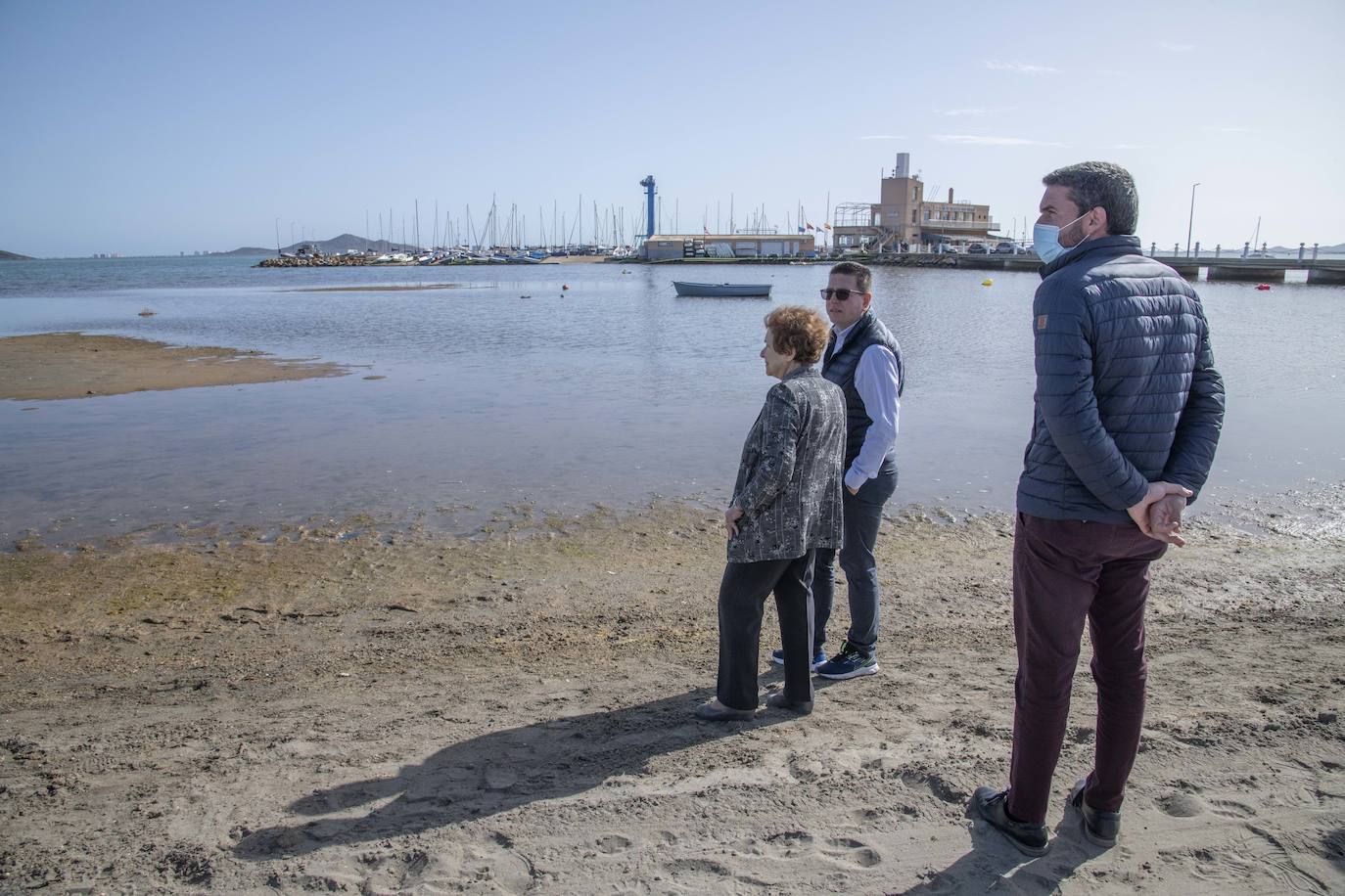 Fotos: Los eurodiputados encuentran el lodo del Mar Menor