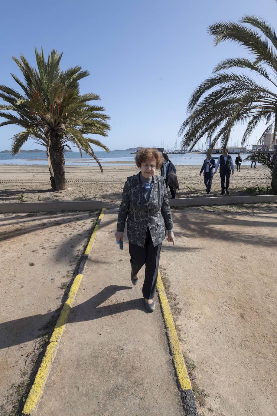 Fotos: Los eurodiputados encuentran el lodo del Mar Menor