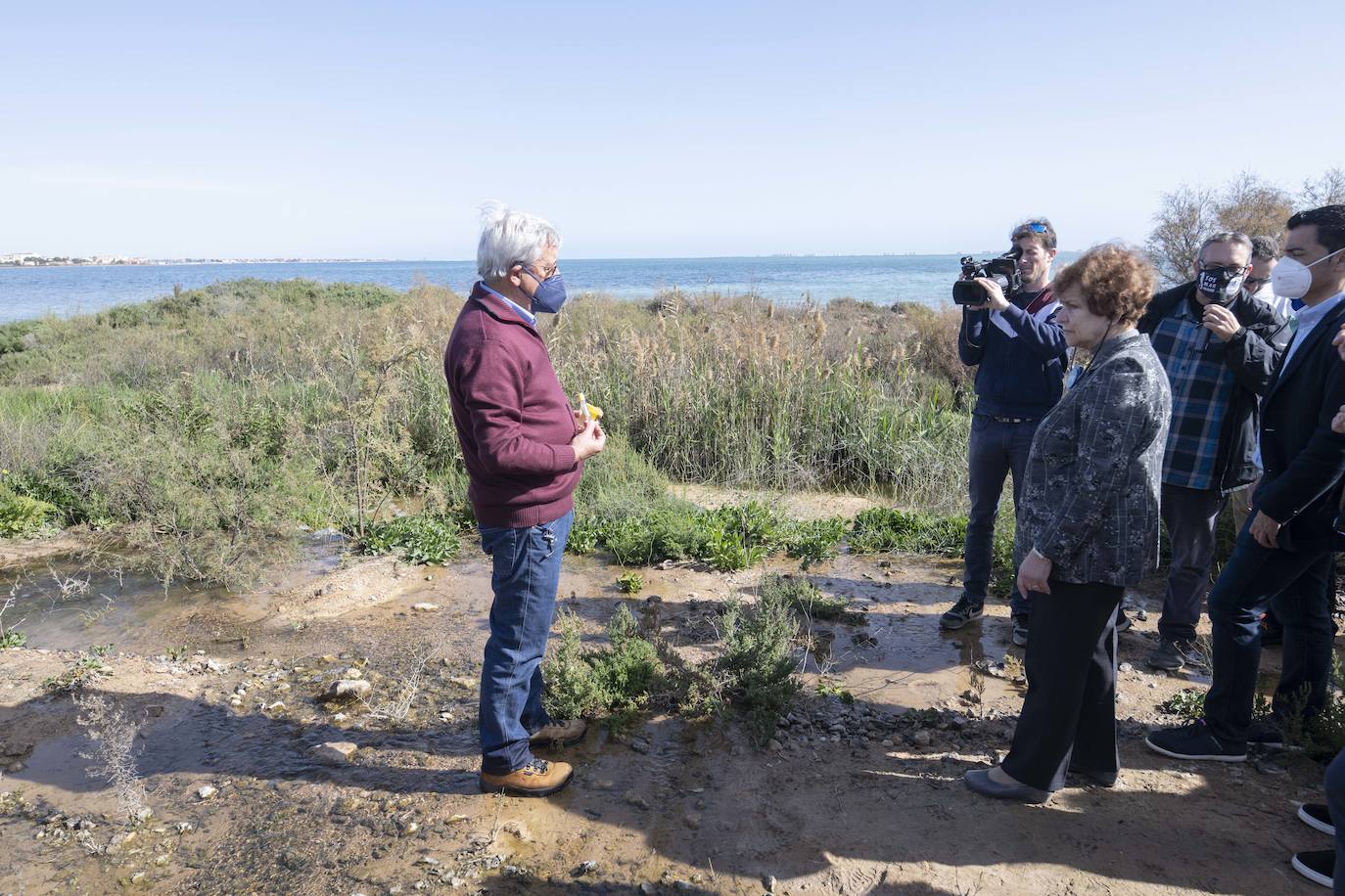 Fotos: Los eurodiputados encuentran el lodo del Mar Menor