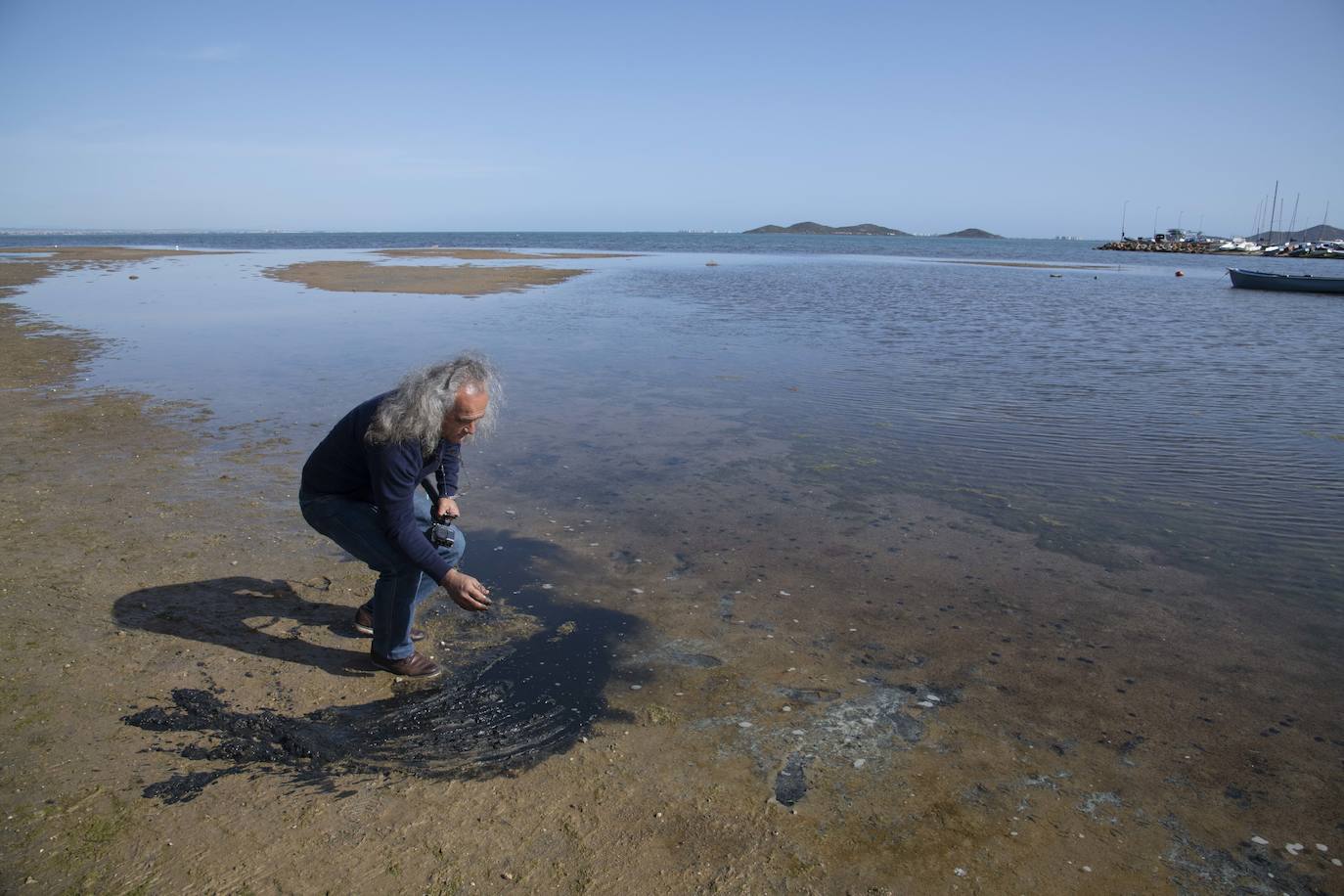 Fotos: Los eurodiputados encuentran el lodo del Mar Menor