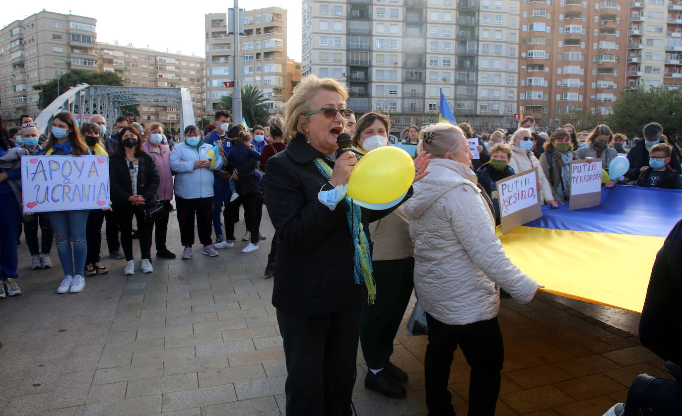 Fotos: Decenas de ucranianos claman en Murcia contra la invasión de su país