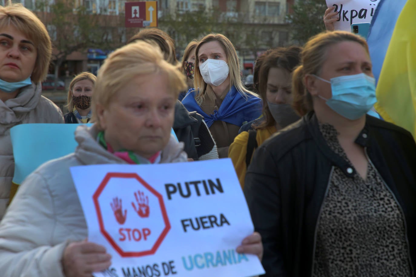 Fotos: Decenas de ucranianos claman en Murcia contra la invasión de su país