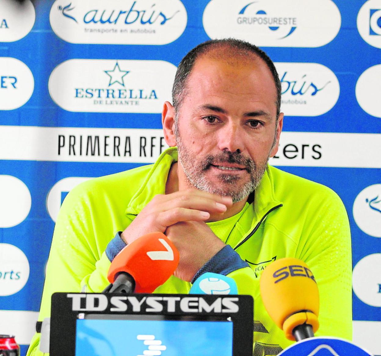 Salva Ballesta, en la rueda de prensa que dio ayer. 