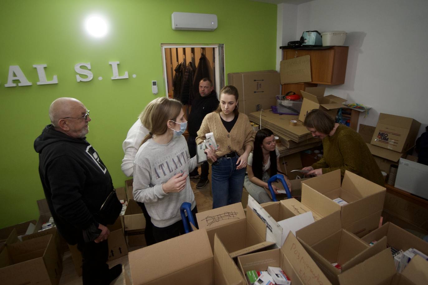 Fotos: Voluntarios ucranianos de la Región recogen víveres para su país