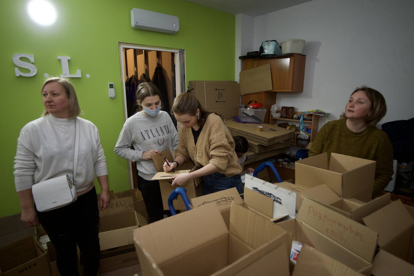 Fotos: Voluntarios ucranianos de la Región recogen víveres para su país