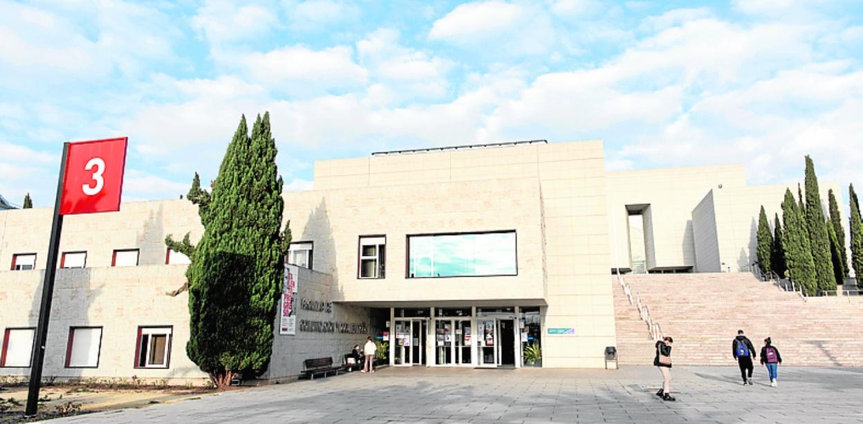 Facultad de Comunicación y Documentación. 