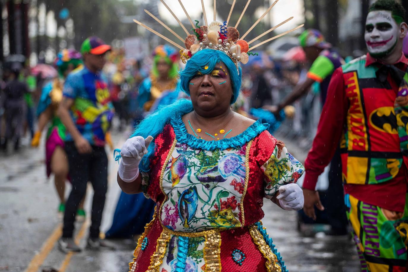 Fotos: Colorido y entusiasmo contra la lluvia