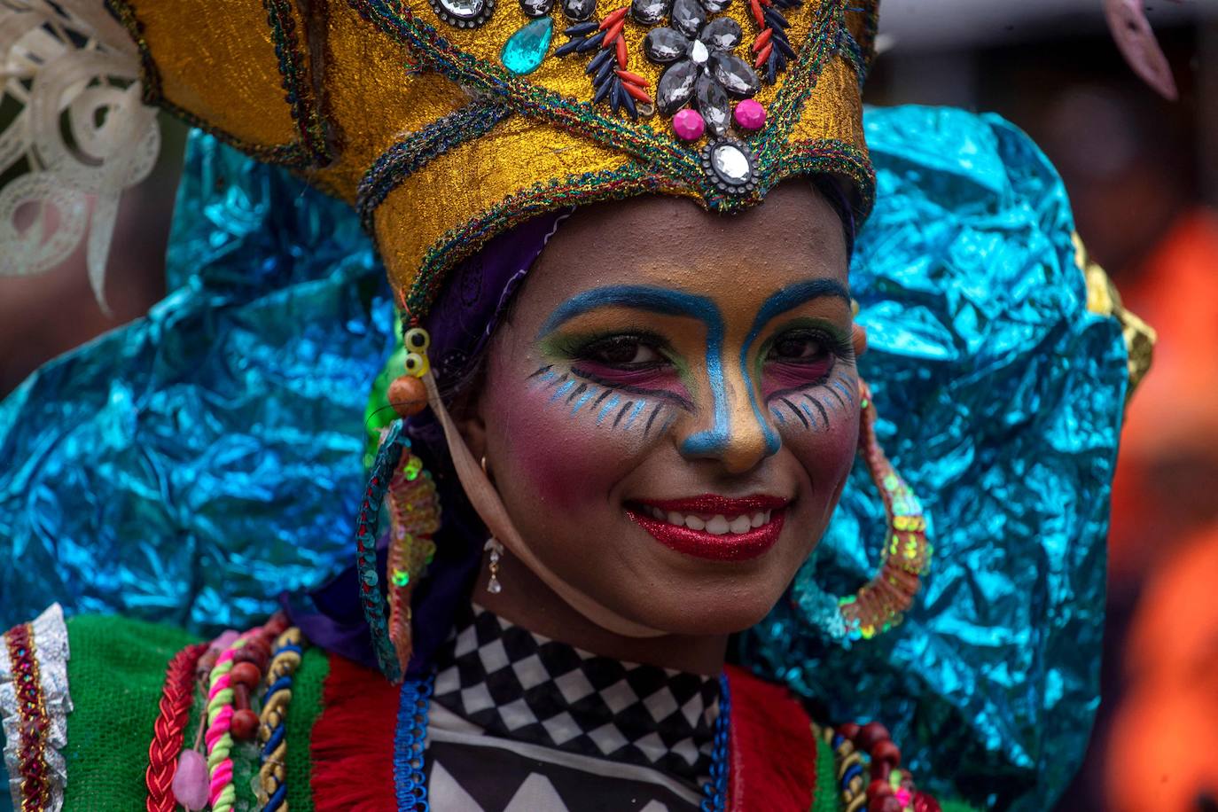 Fotos: Colorido y entusiasmo contra la lluvia