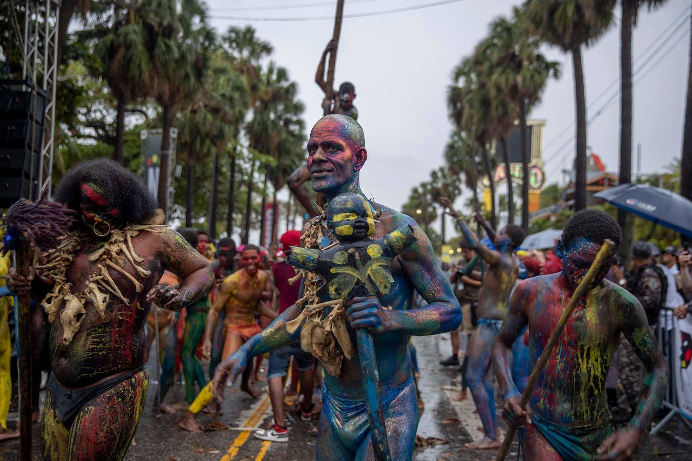 Fotos: Colorido y entusiasmo contra la lluvia