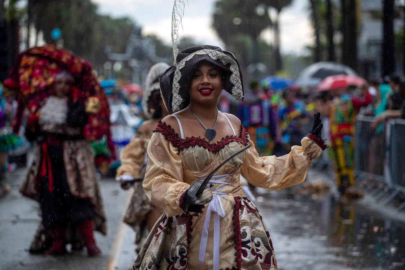 Fotos: Colorido y entusiasmo contra la lluvia