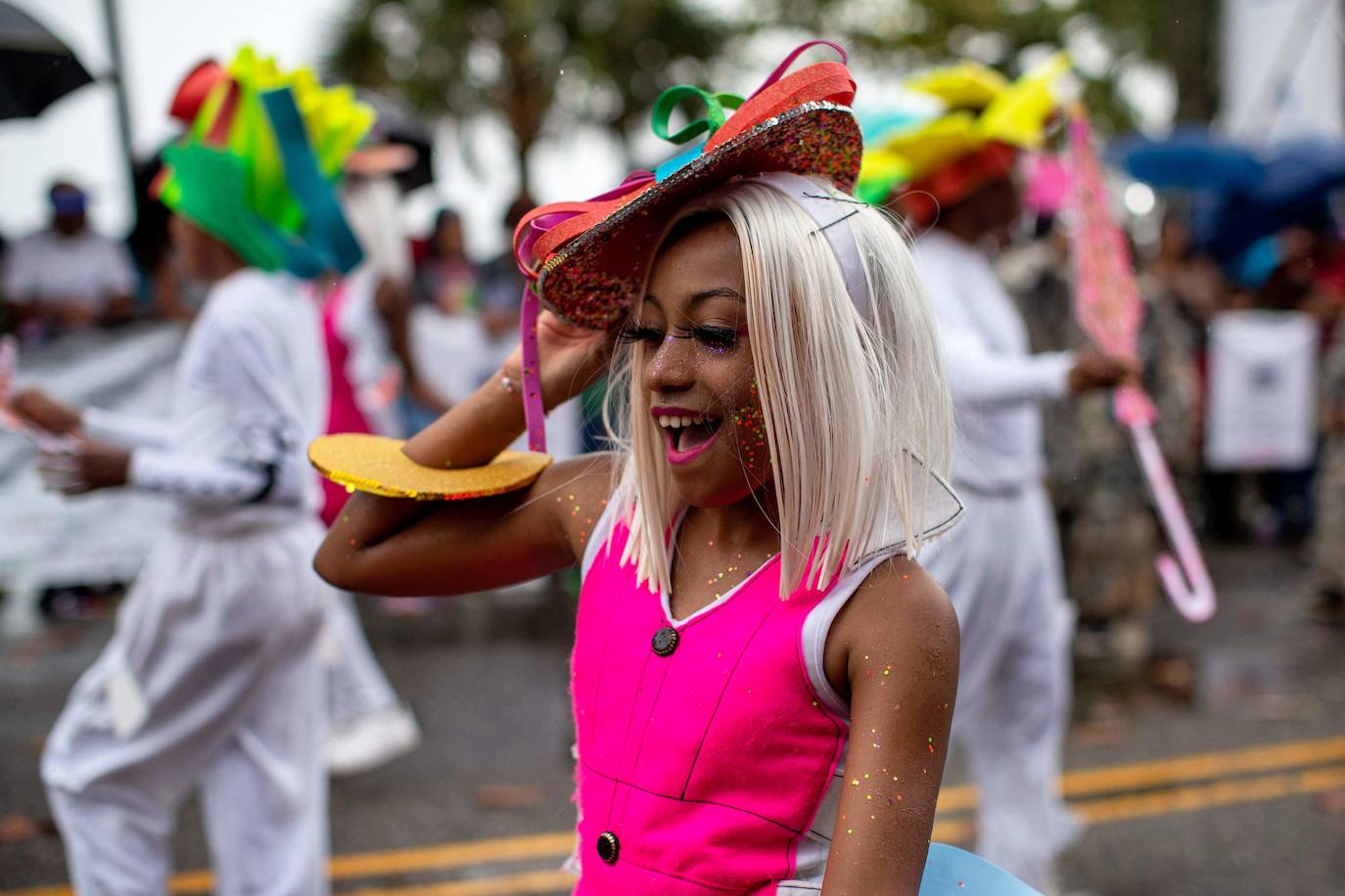 Fotos: Colorido y entusiasmo contra la lluvia