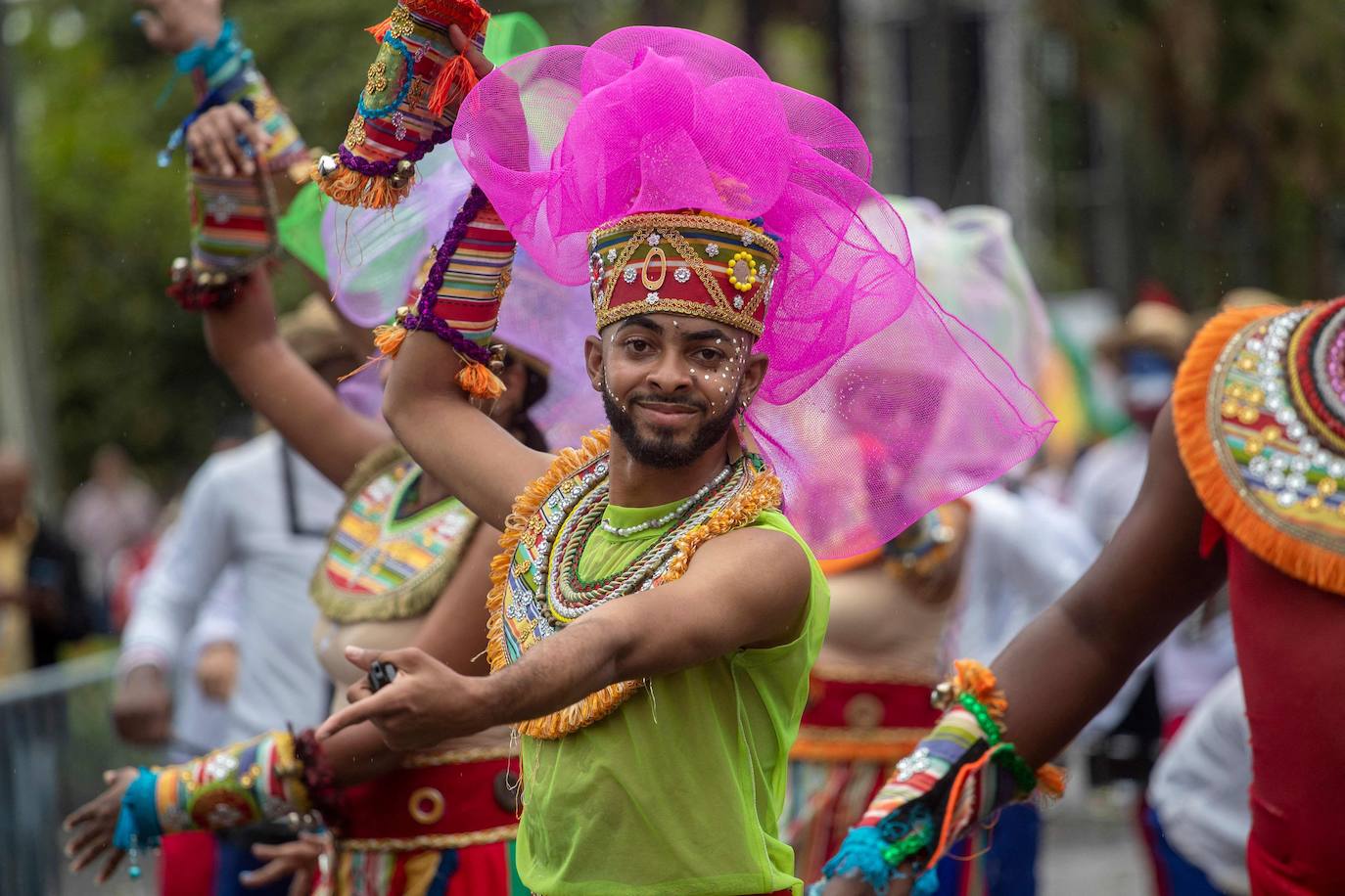 Fotos: Colorido y entusiasmo contra la lluvia