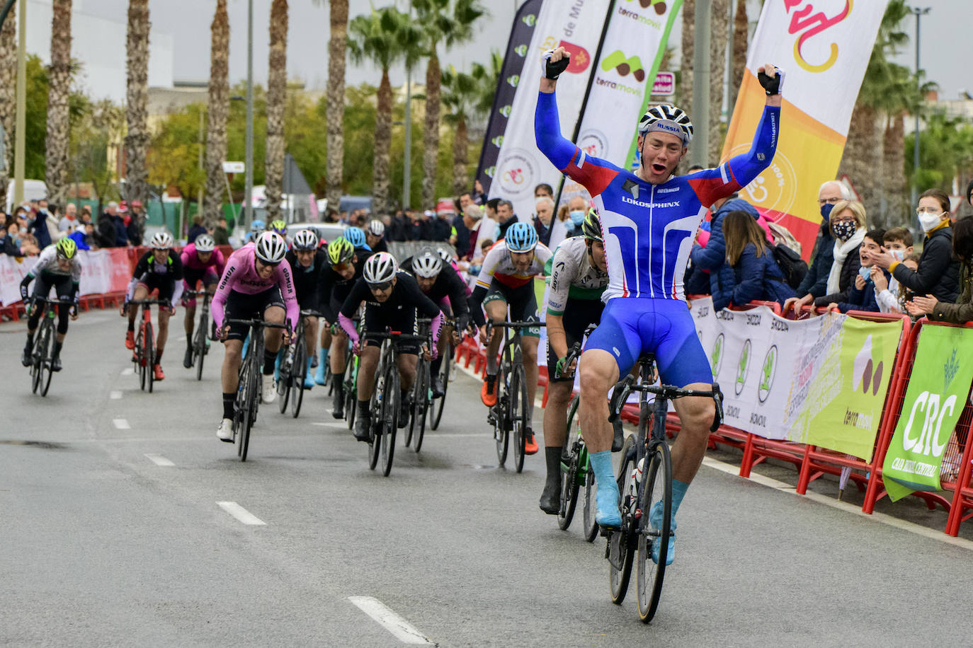 Fotos: Polémica por la presencia de un equipo ruso en el Trofeo Guerrita