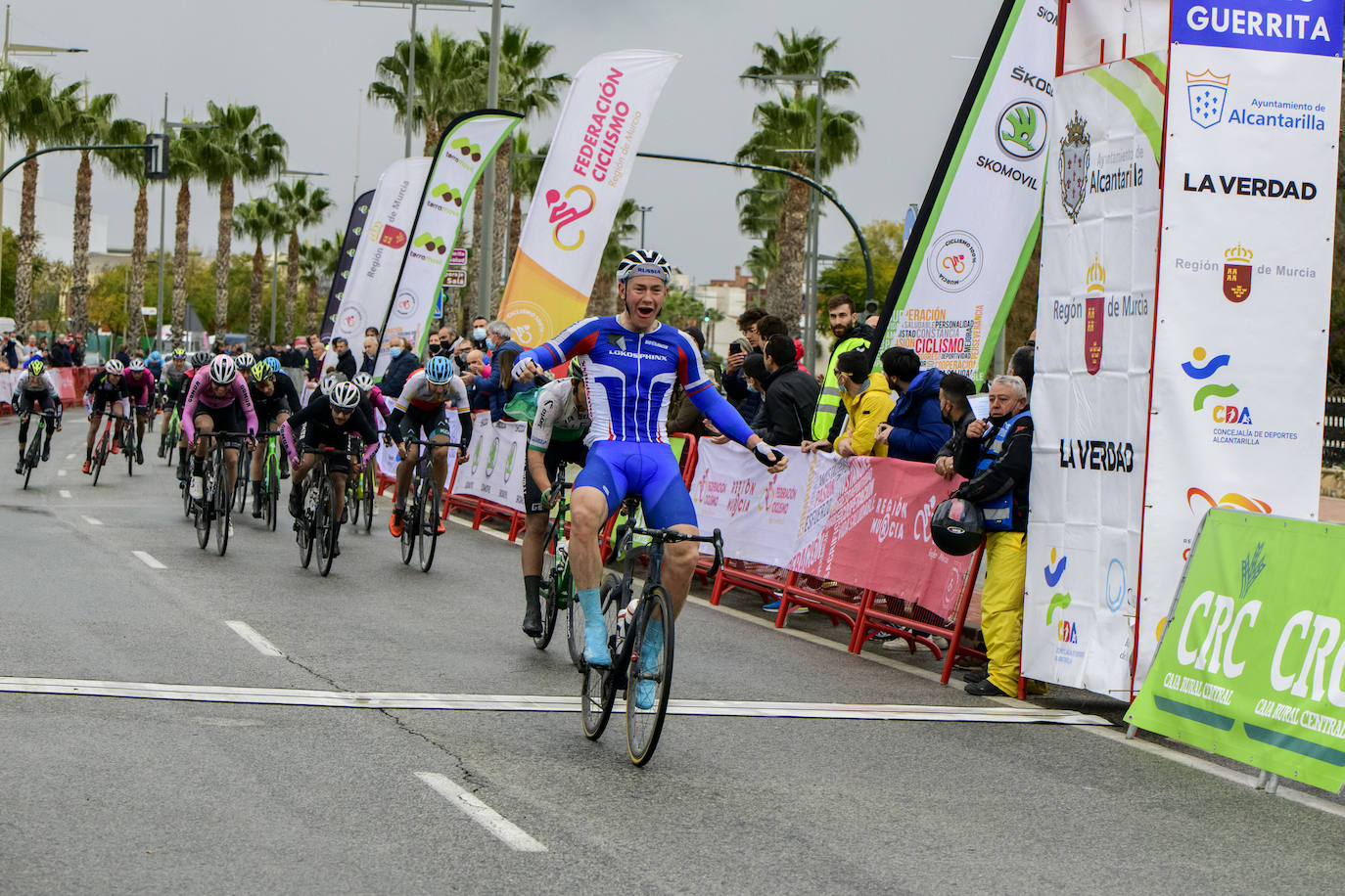 Fotos: Polémica por la presencia de un equipo ruso en el Trofeo Guerrita