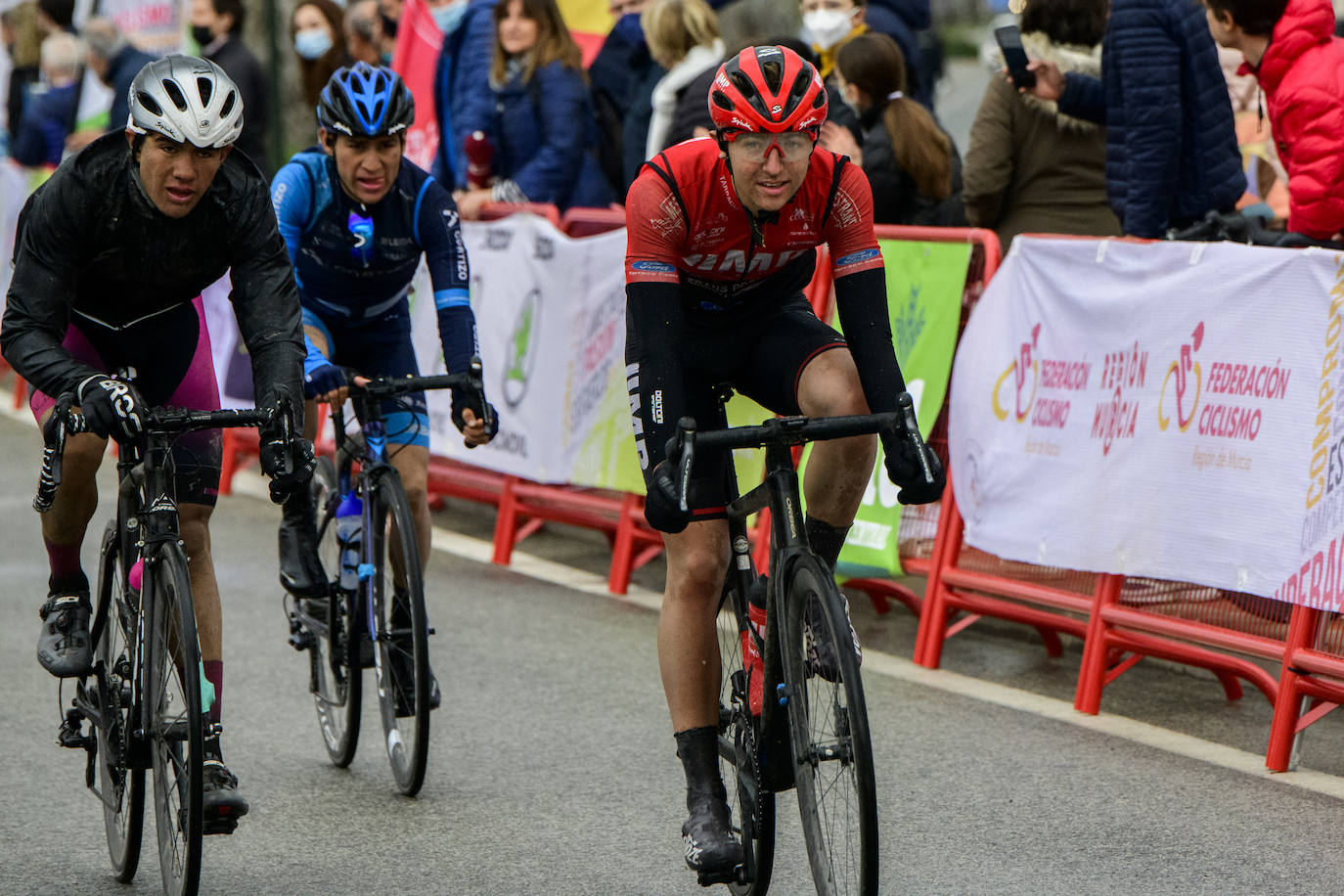 Fotos: Polémica por la presencia de un equipo ruso en el Trofeo Guerrita