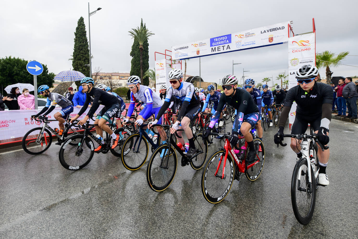 Fotos: Polémica por la presencia de un equipo ruso en el Trofeo Guerrita