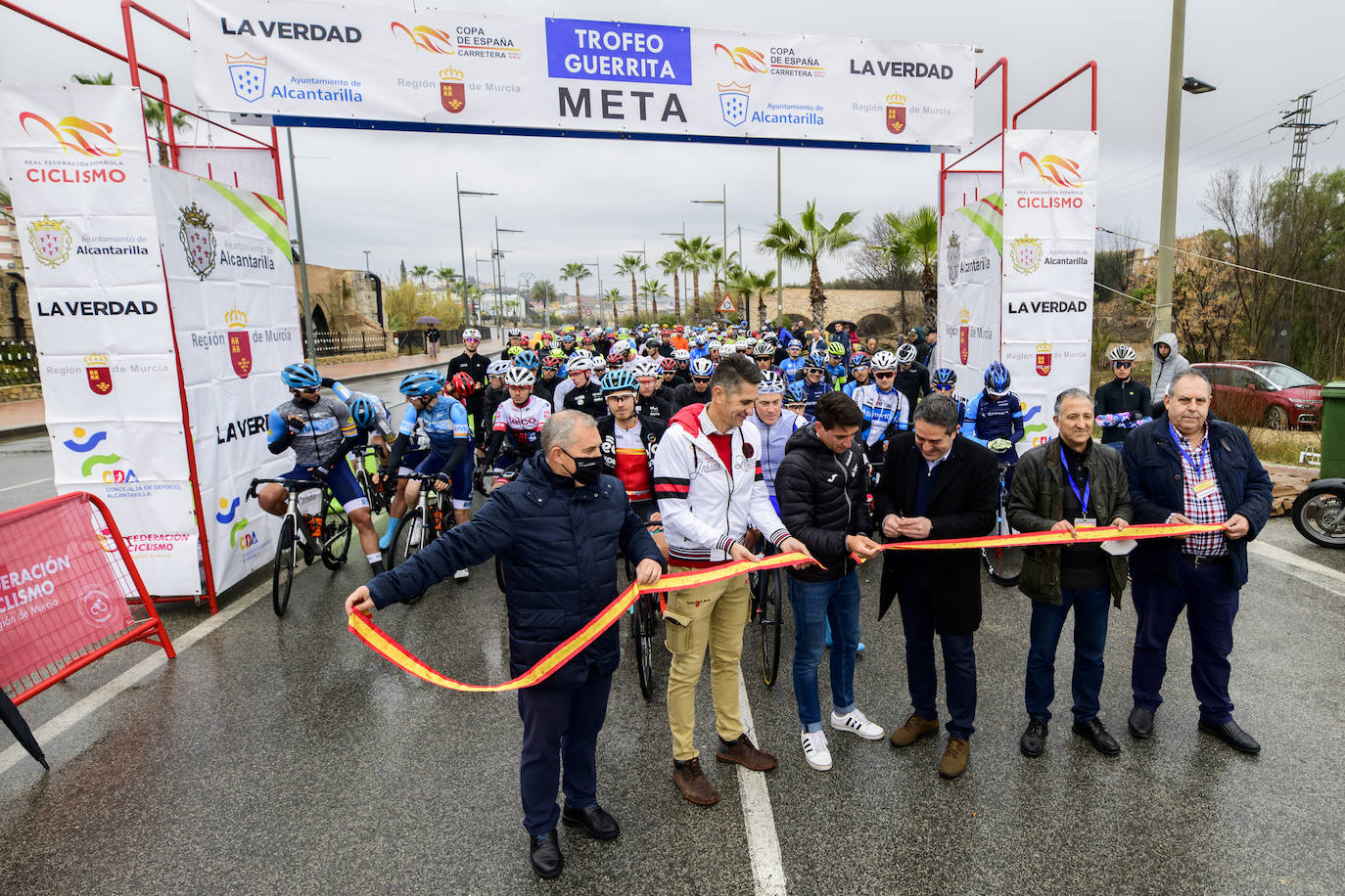 Fotos: Polémica por la presencia de un equipo ruso en el Trofeo Guerrita