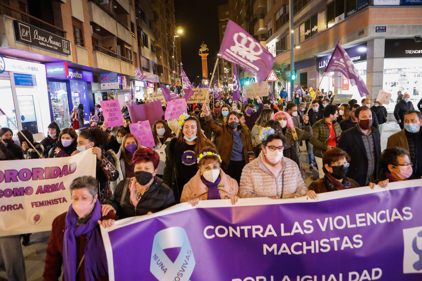 Fotos: La marcha del 8M en Lorca, en imágenes