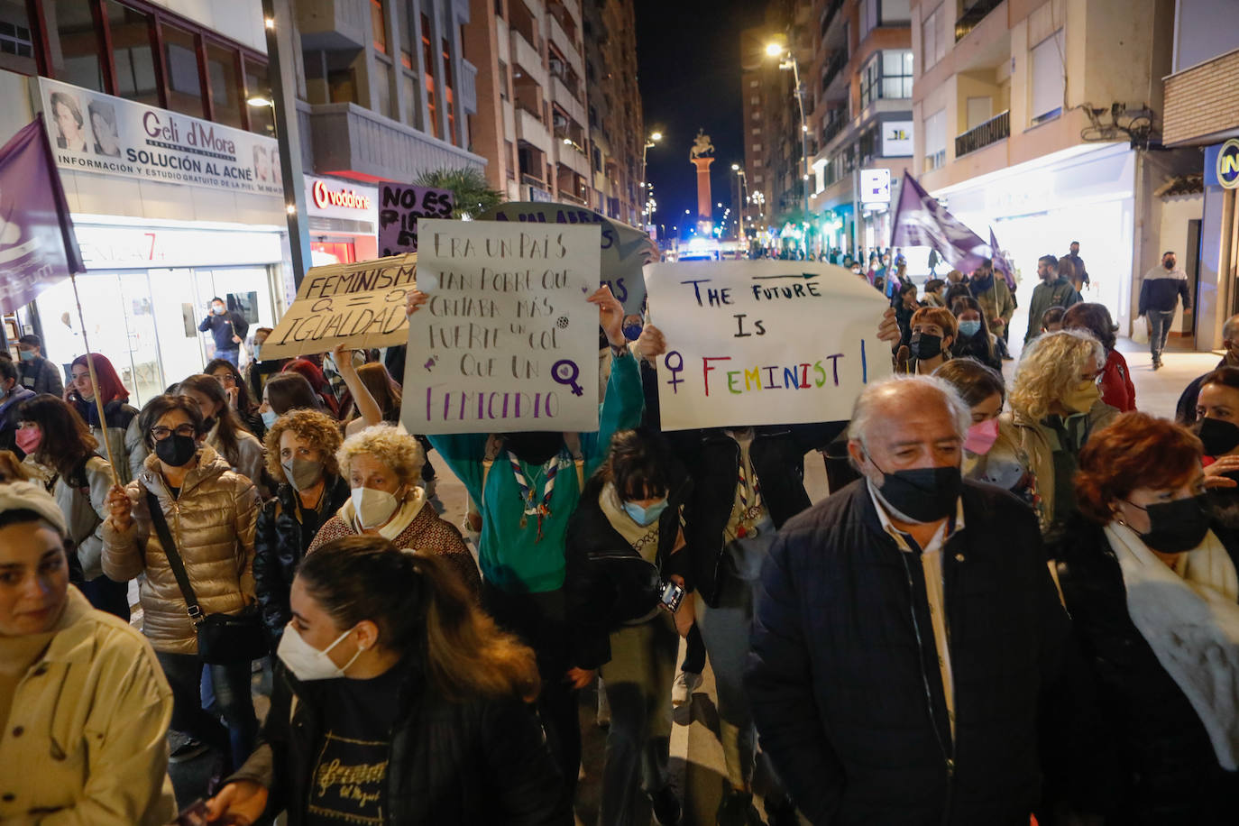 Fotos: La marcha del 8M en Lorca, en imágenes