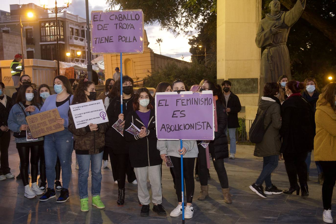 Fotos: Concentración en El Malecón por el Día de la Mujer