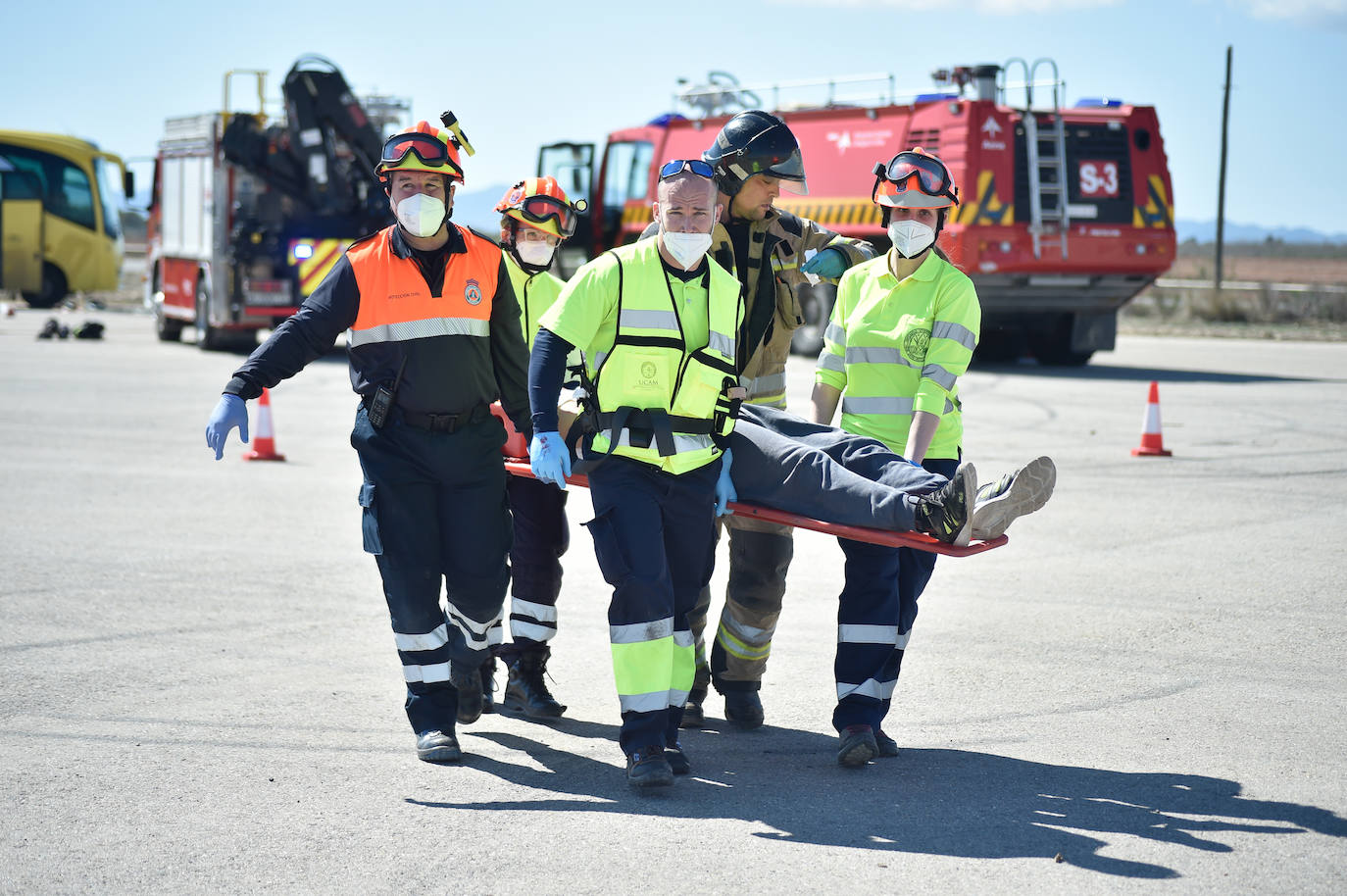 Fotos: Simulacro de accidente aéreo en Corvera para coordinar los servicios implicados en la emergencia
