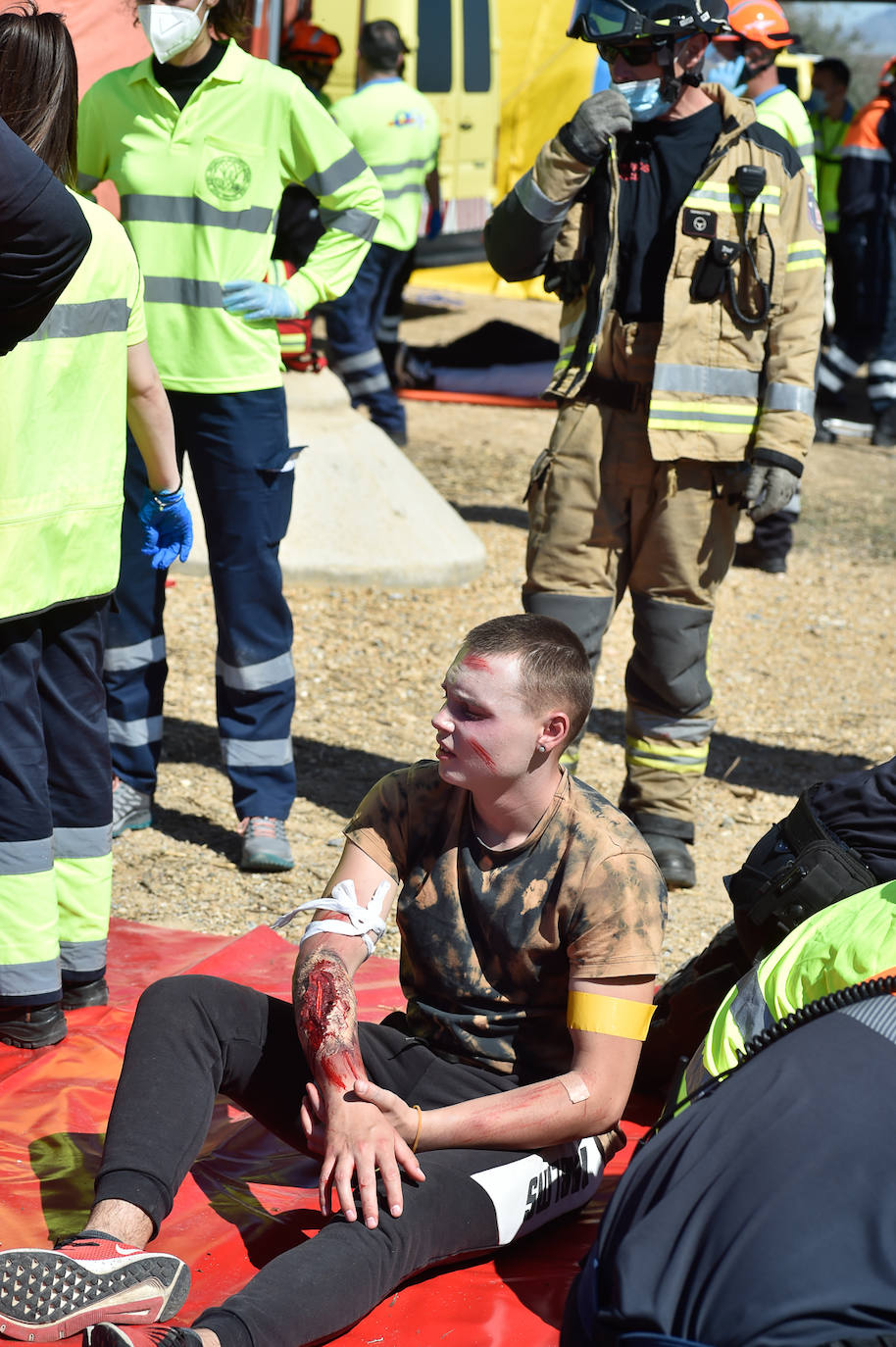 Fotos: Simulacro de accidente aéreo en Corvera para coordinar los servicios implicados en la emergencia
