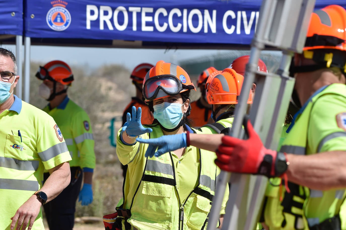 Fotos: Simulacro de accidente aéreo en Corvera para coordinar los servicios implicados en la emergencia