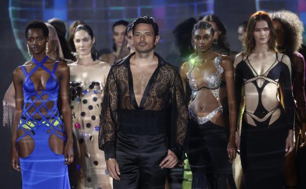 Galería. Andrés Velencoso, durante el desfile de Andrés Sardá. 