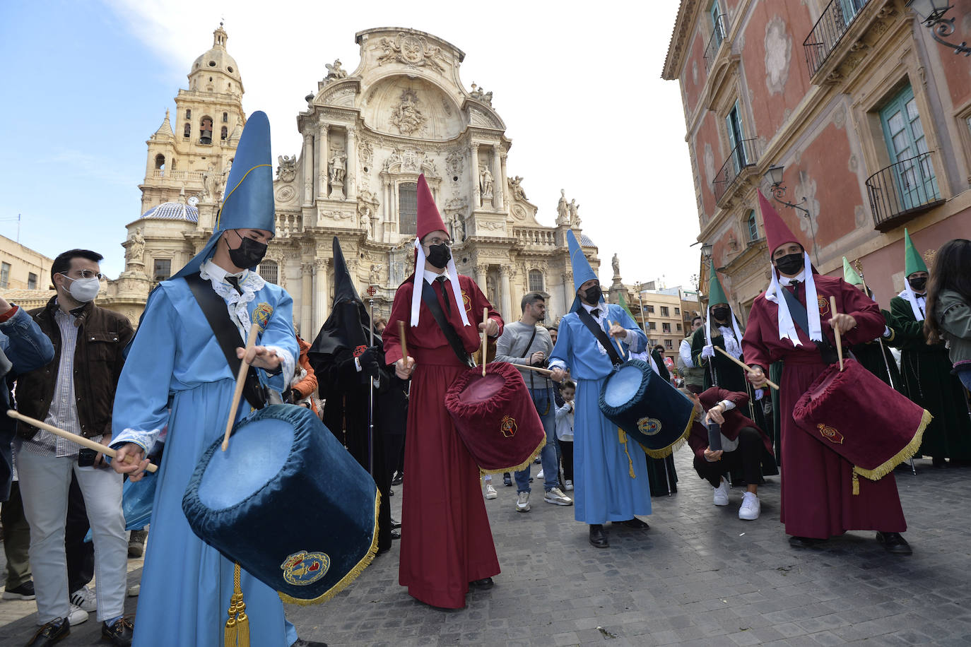 Fotos: Burlas, bocinas y tambores en el llamamiento a la Semana Santa de Murcia