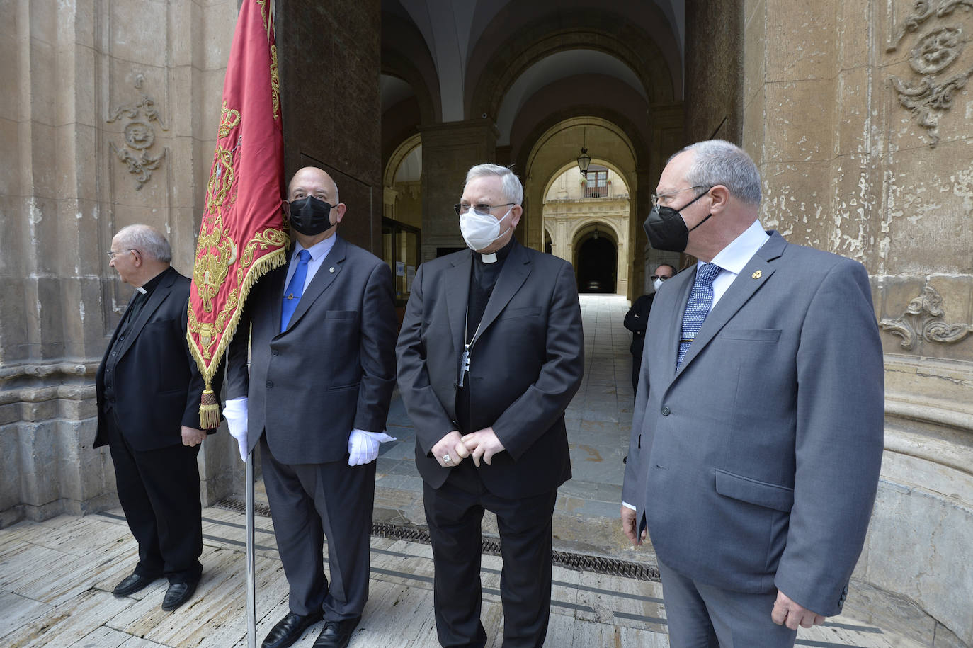 Fotos: Burlas, bocinas y tambores en el llamamiento a la Semana Santa de Murcia