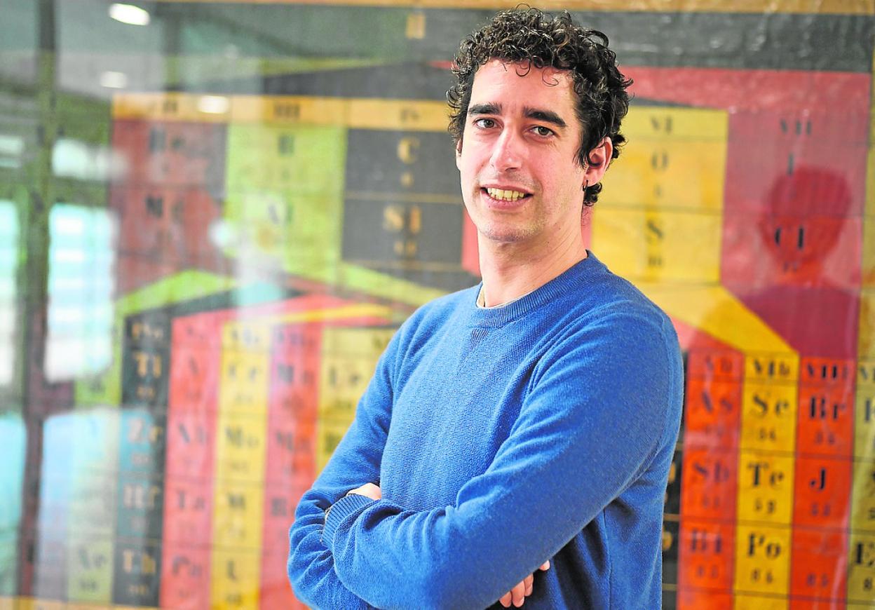 Sergio Toledo, en el Departamento de Electromagnetismo y Electrónica de la UMU. 