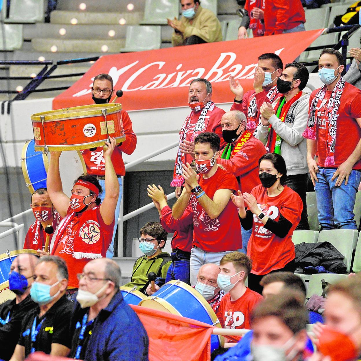 Aficionados del UCAM, el pasado miércoles, en el choque frente al Burgos. 