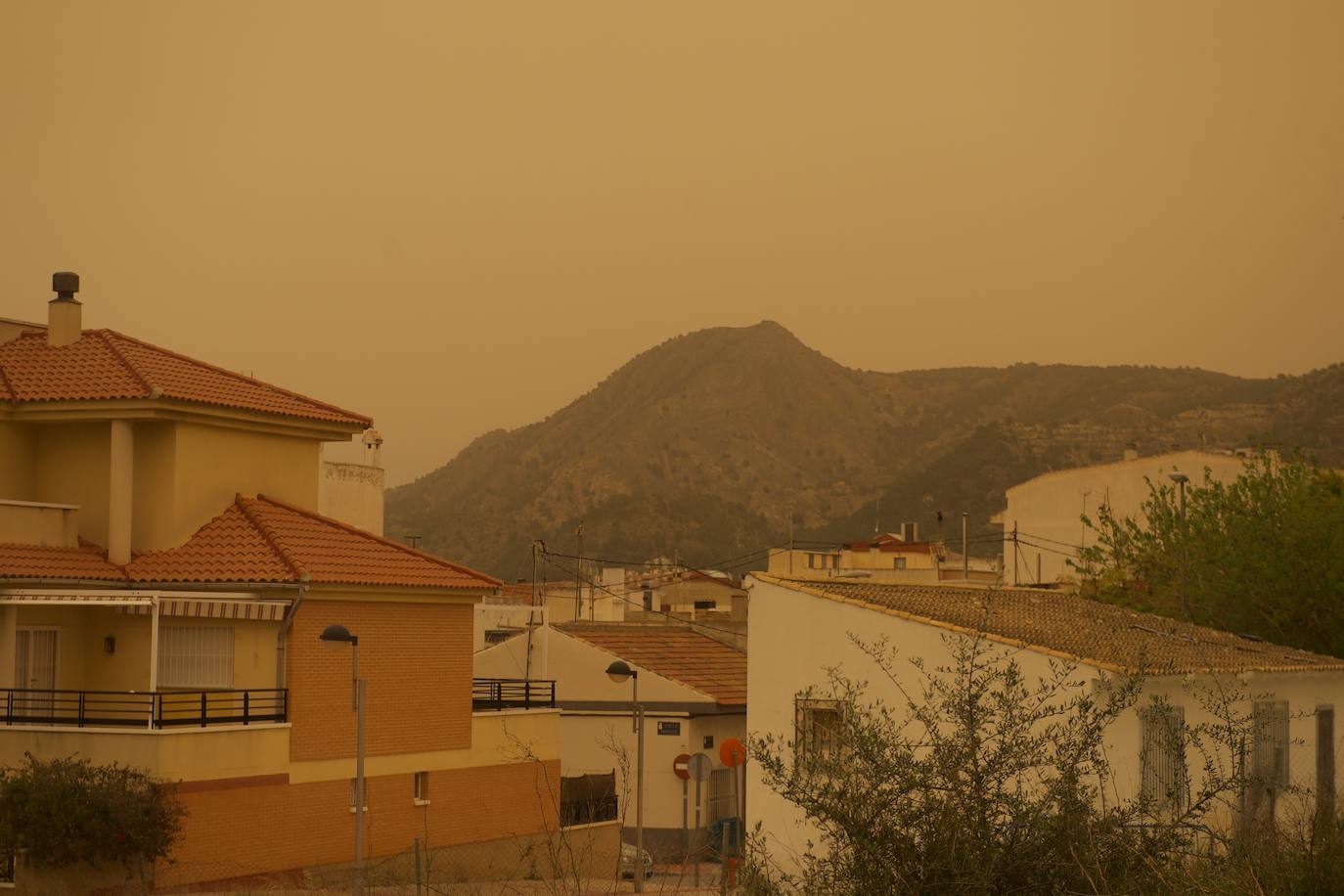 Fotos: La calima, el fenómeno meteorológico que tiñe de naranja los cielos de la Región de Murcia