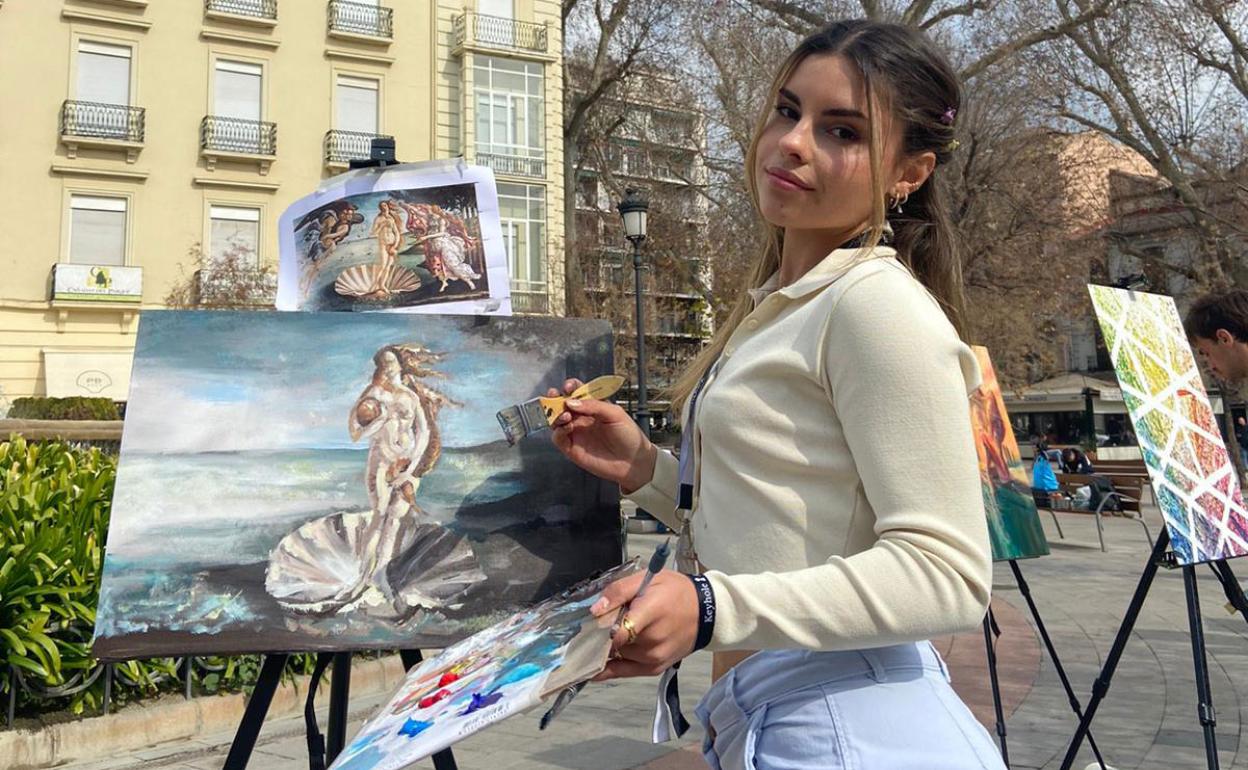 Victoria Carrillo reinterpretó en las calles de Granada 'El nacimiento de Venus' de Boticelli.