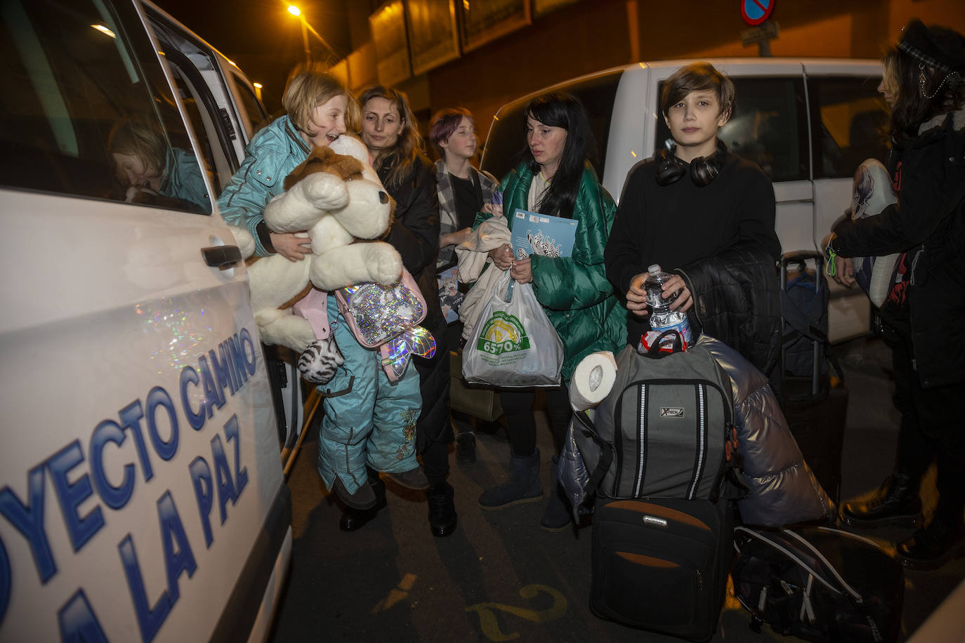 Fotos: Cartagena recibe a 24 refugiados ucranianos y un grupo de empresarios traerá en ocho días a otros 52