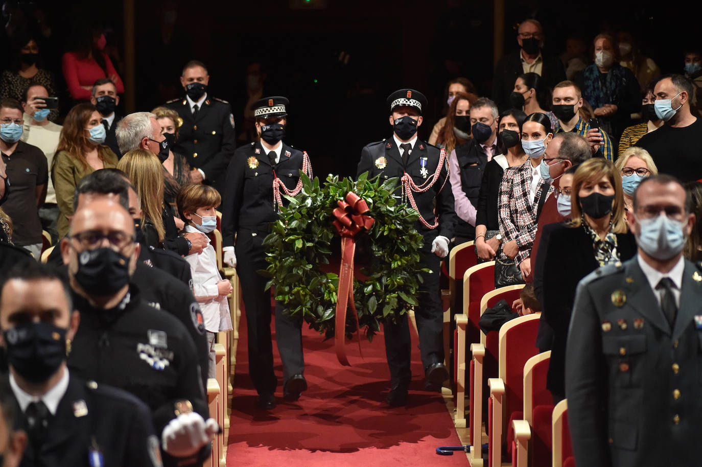 Fotos: Acto institucional del Día de San Patricio en el Teatro Romea de Murcia