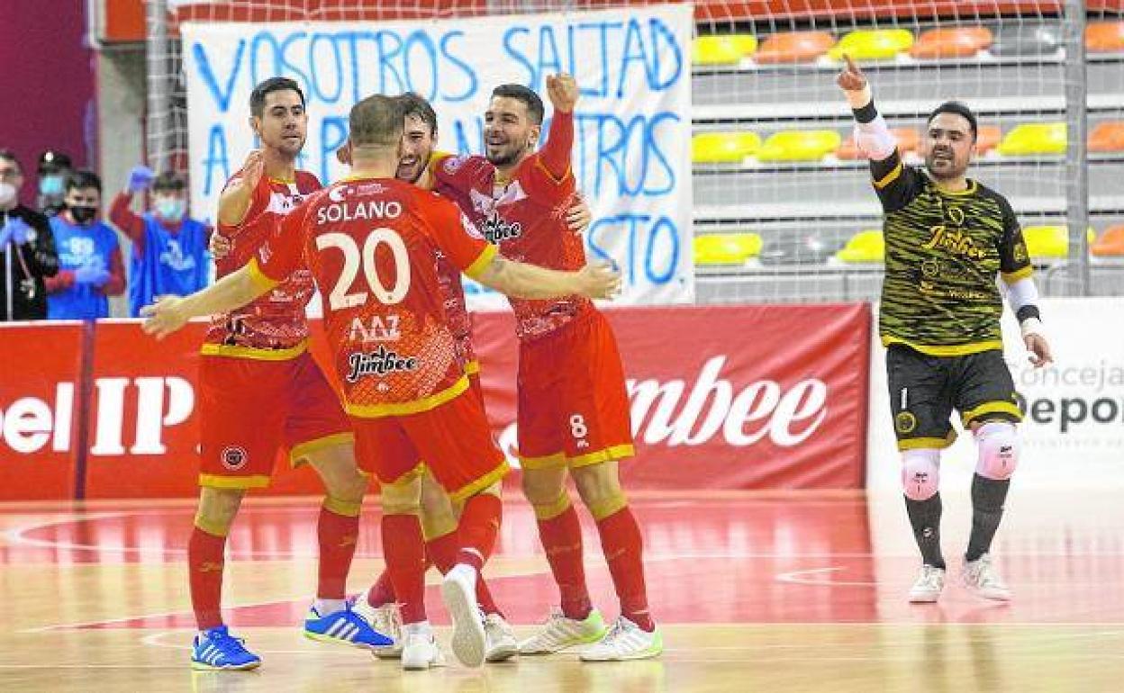 Imagen de archivo de los jugadores del Jimbee festejando un gol.