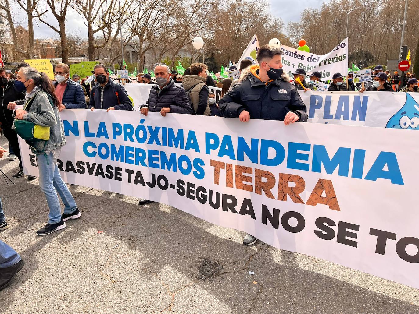 Fotos: Agricultores, ganaderos y cazadores murcianos participan en la manifestación de Madrid