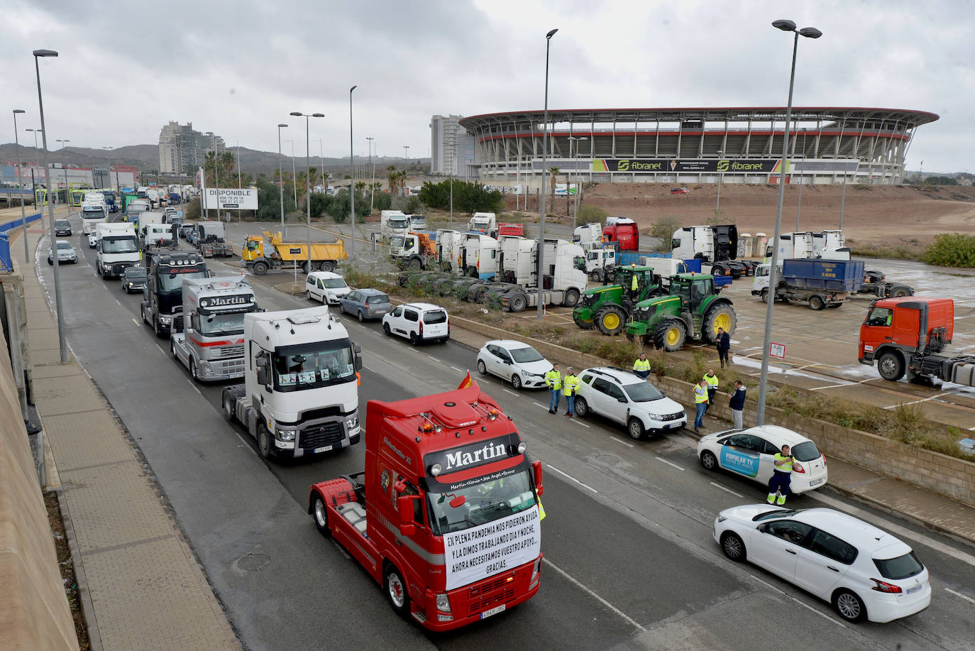 Fotos: Centenares de camioneros colapsan el Tráfico en Murcia, en imágenes
