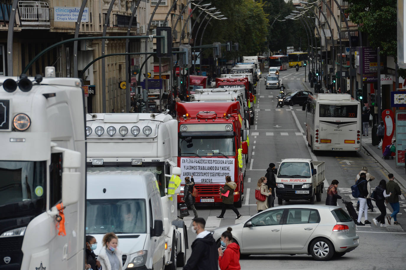 Fotos: Centenares de camioneros colapsan el Tráfico en Murcia, en imágenes