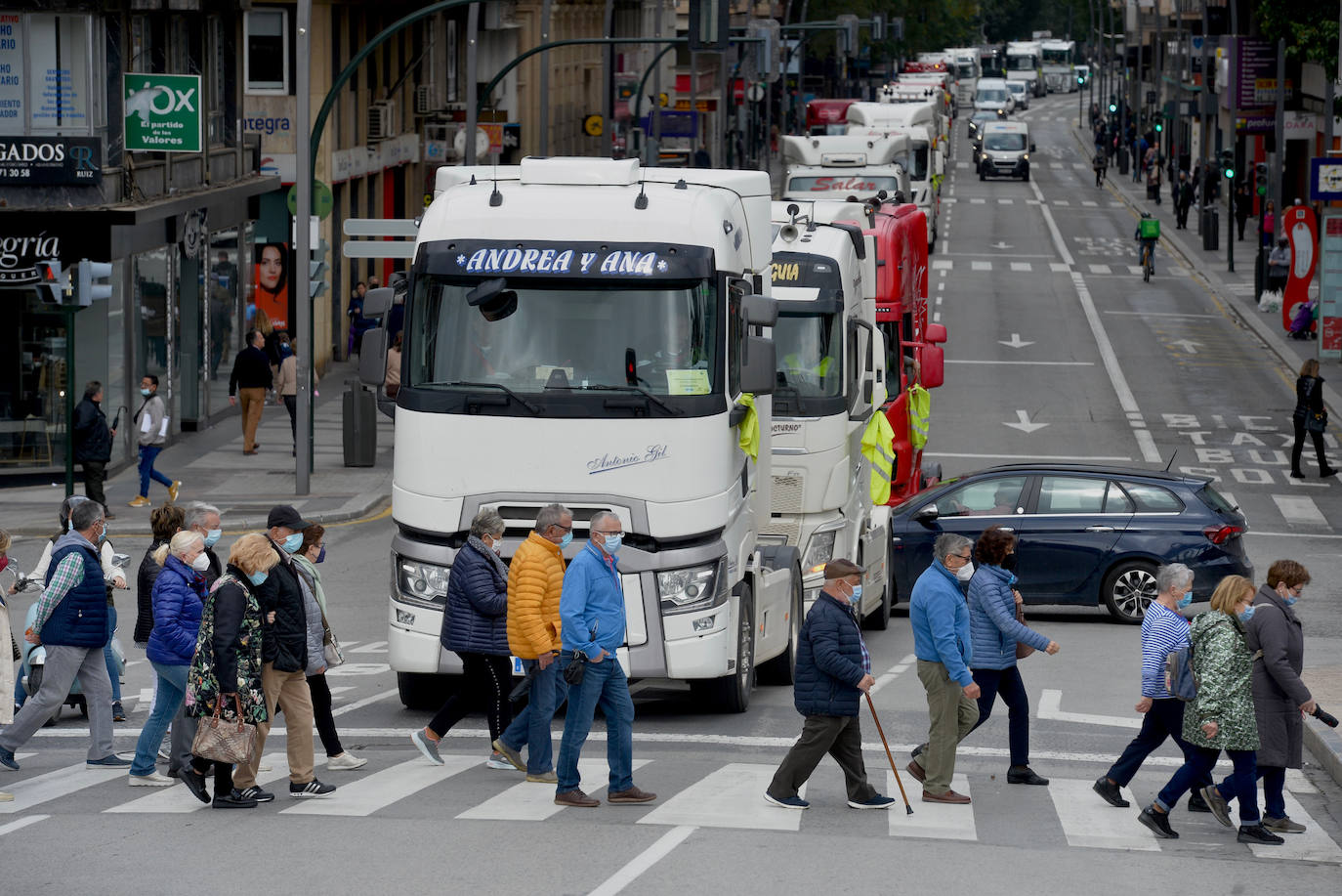 Fotos: Centenares de camioneros colapsan el Tráfico en Murcia, en imágenes
