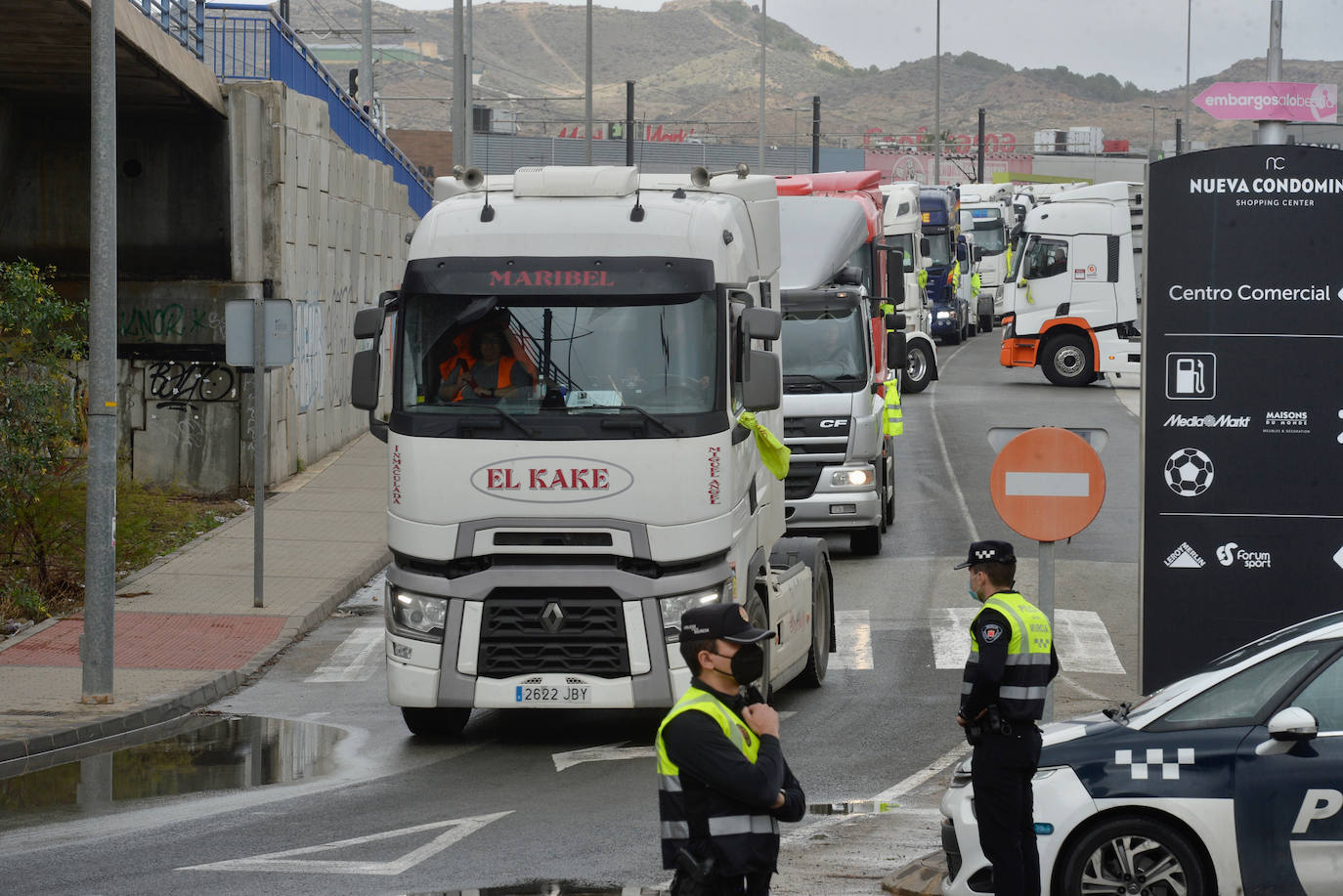 Fotos: Centenares de camioneros colapsan el Tráfico en Murcia, en imágenes