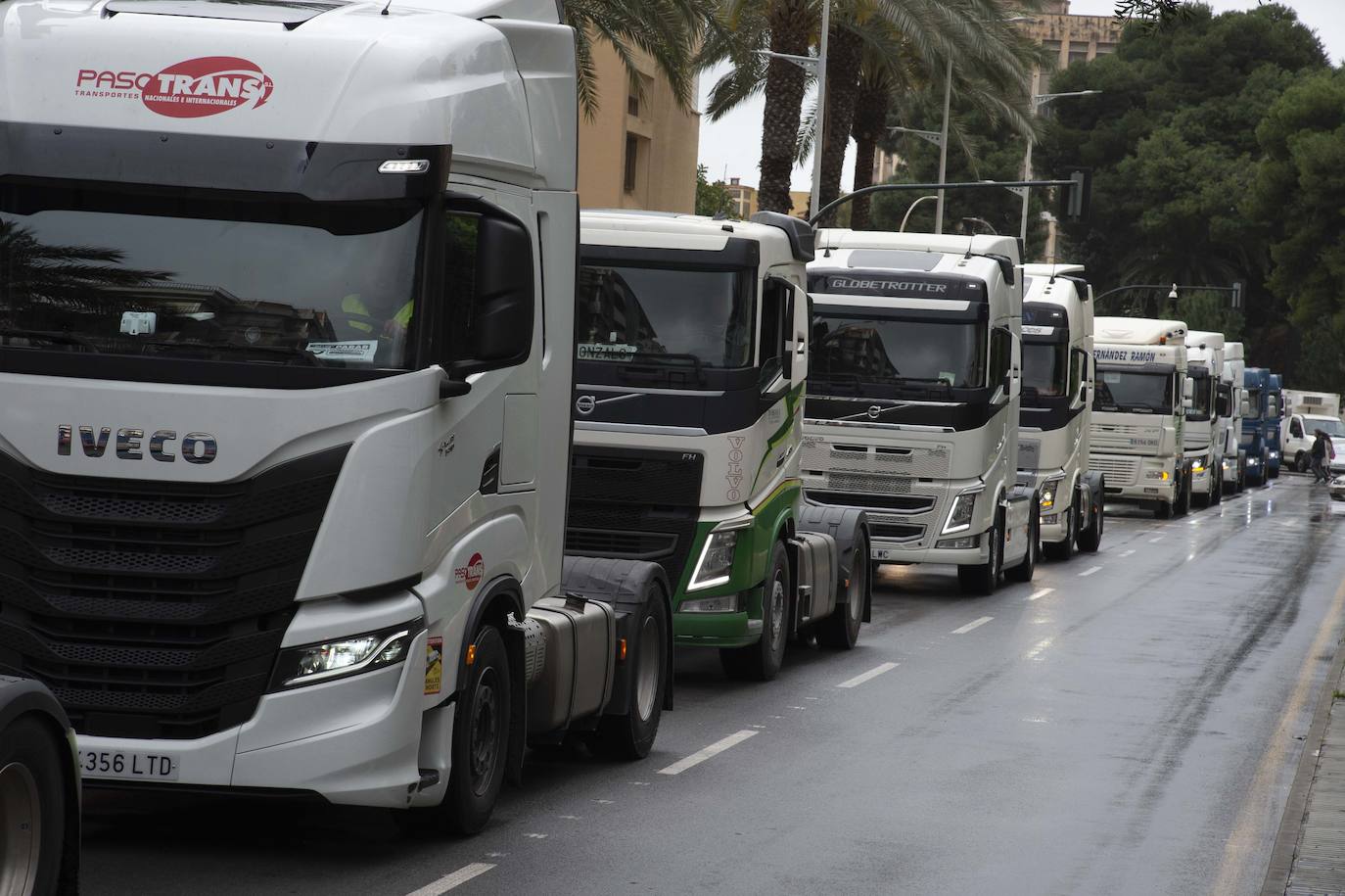 Fotos: Centenares de camioneros colapsan las calles de Cartagena, en imágenes