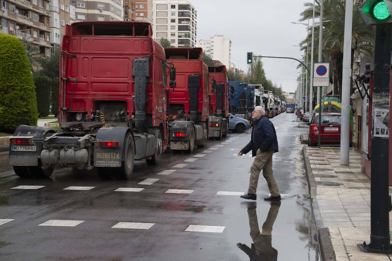 Fotos: Centenares de camioneros colapsan las calles de Cartagena, en imágenes