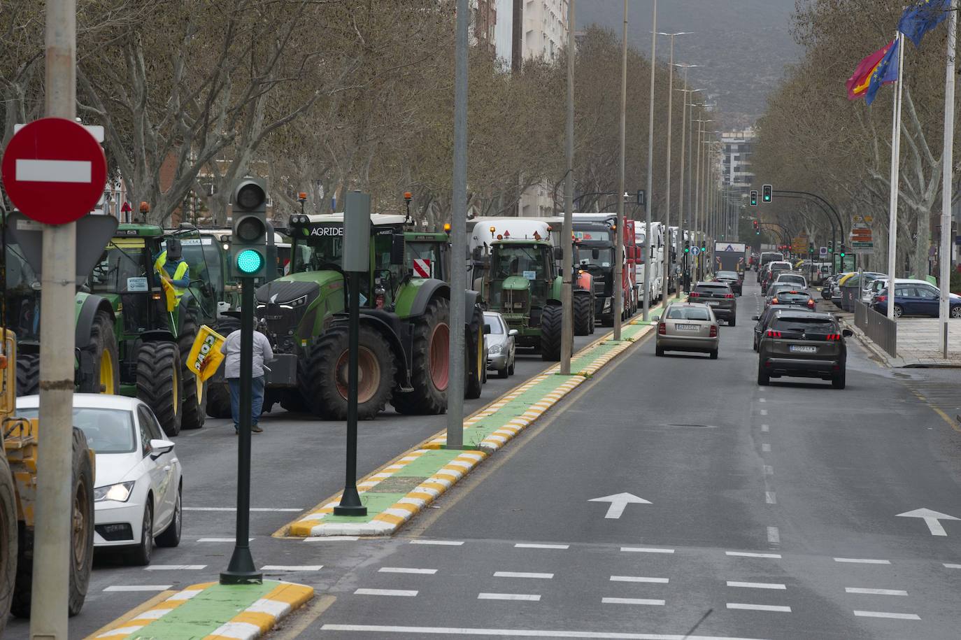 Fotos: Centenares de camioneros colapsan las calles de Cartagena, en imágenes